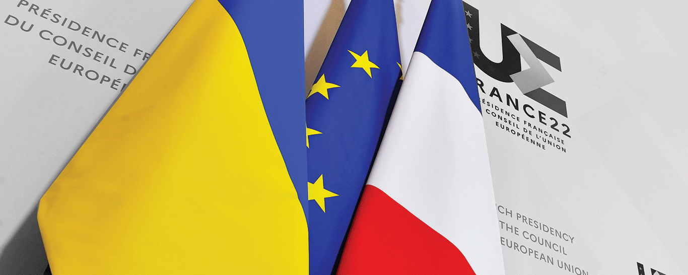 Drapeaux ukrainien, européen, français