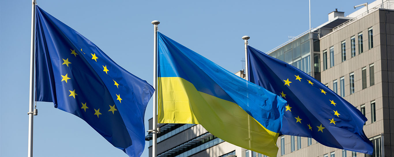 Drapeaux UE et Ukraine