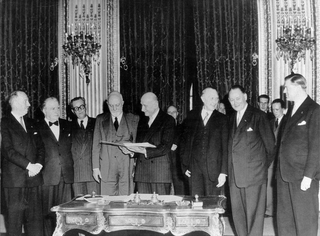 Signature du traité de Paris, instituant le Communauté européenne du charbon et de l’acier de 1951 © Jean Jungmann